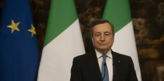 Draghi “Grazie ai vaccini siamo ripartiti, ma serve cautela”