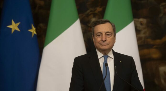 Draghi “Grazie ai vaccini siamo ripartiti, ma serve cautela”