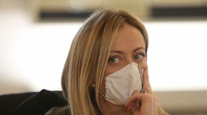 Manovra, Meloni “Dalla maggioranza assalto alla diligenza”