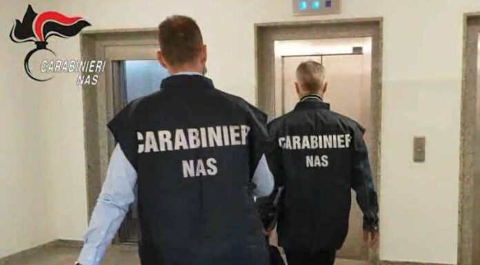 Covid, scoperti dai Nas 308 medici e sanitari non vaccinati al lavoro