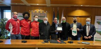 Bonaccini premia squadra Saragozza che ha detto no al razzismo