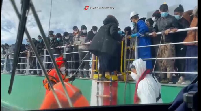 Nuova ondata di migranti, a bordo della Sea Watch 446