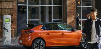 Opel, per tutti i veicoli elettrici ricarica rapida di serie