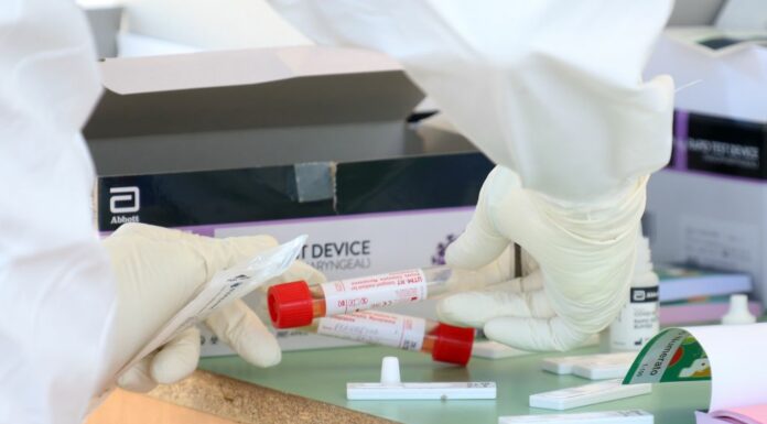 Covid, lieve rallentamento dei casi in Toscana