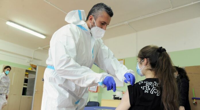 Covid, in Sicilia “dose booster” per gli over 16