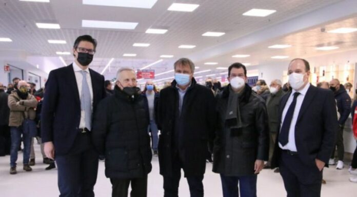 Brugnaro inaugura una nuova area commerciale a Mestre