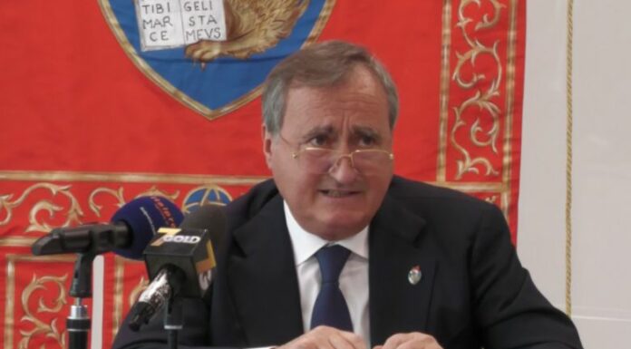Venezia, Brugnaro “Vaccinatevi tutti, dobbiamo ricominciare a vivere”