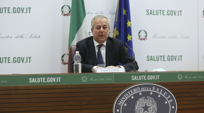 Covid, Locatelli “Variante Omicron meno grave ma va fermata”