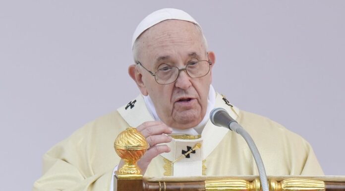 Papa “Accogliamo concretamente Dio in nostre oscurità”