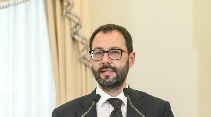 Patuanelli”Nessuna preclusione su Draghi al Colle, ma no crisi al buio”