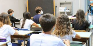 Giani “Dobbiamo vaccinare di più, aspettiamo a riaprire le scuole”