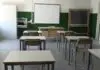 Modena, uno studente punta una pistola al professore in classe