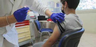 Covid, Aifa approva dose booster con Comirnaty per fascia 12-15 anni