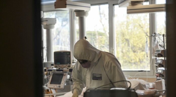 Covid, in rapido aumento l’incidenza, salgono anche i ricoveri