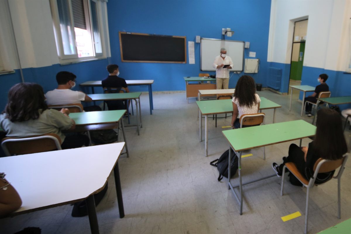 Covid, in Sicilia in classe giovedì. Musumeci “Diamo tempo a scuole e sindaci per organizzarsi”