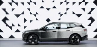 Bmw, con iX Flow la carrozzeria cambia colore