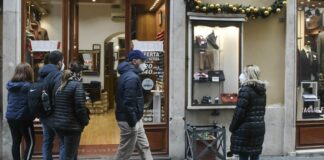 Consumi, +5,1% nel 2021 ma preoccupa il turismo