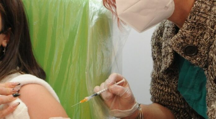 Record somministrazioni del vaccino, sfiorata quota 700mila in 24 ore