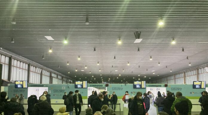 Vaccino, Costa “Positivo bilancio serale over50 in hub Fiera Palermo”