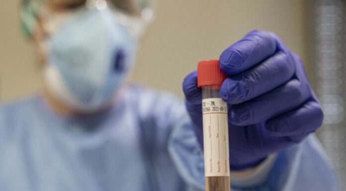 Covid, in Sicilia in una settimana più casi e boom prime dosi vaccino