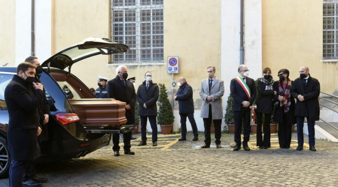 Sassoli, in Campidoglio il commosso saluto della politica e della gente