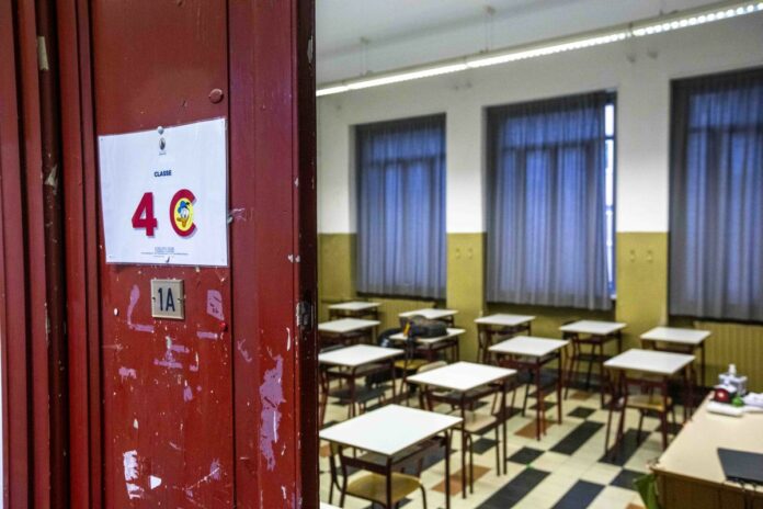 PRIMO GIORNO DI SCUOLA DOPO LE VACANZE NATALIZIE AL LICEO PARINI