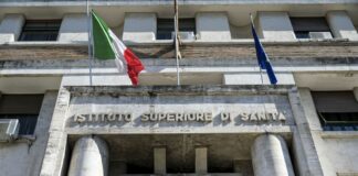 Covid, Iss “La sorveglianza deve includere tutti i positivi”