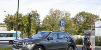 Mercedes-Benz Italia, con la spina il 30% delle auto vendute nel 2021