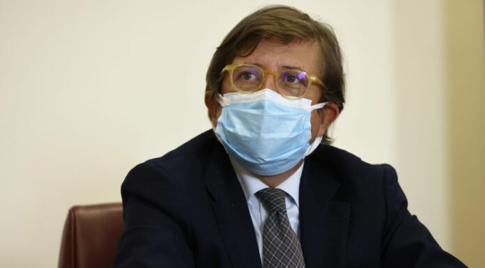 Covid, Sileri “Le regole verranno alleggerite presto, valutare i dati”