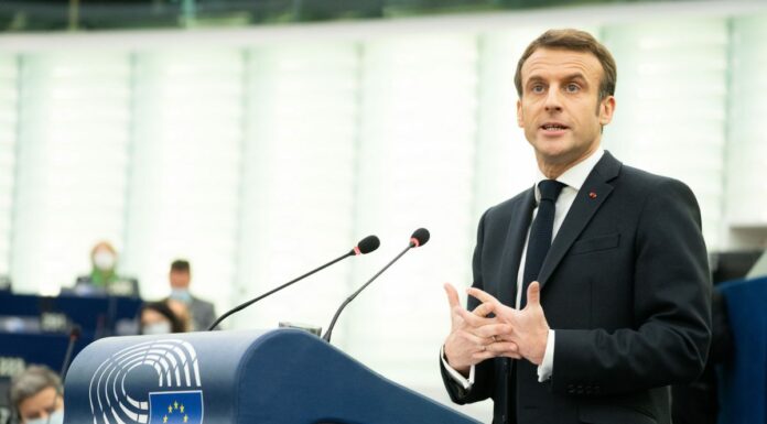 Ue, Macron “Ambiente e aborto nella Carta dei diritti fondamentali”