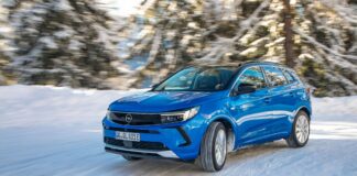 Trazione integrale hi-tech su Opel Grandland Hybrid4 e Insignia