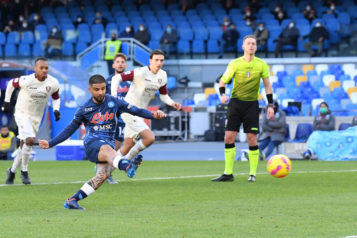 Poker del Napoli alla Salernitana, azzurri in scia dell’Inter