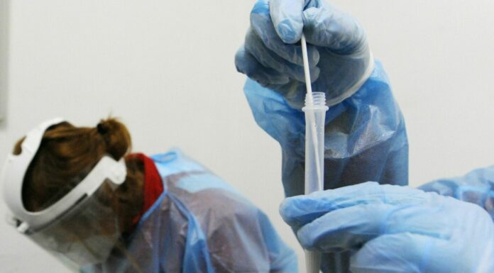 Covid, 77.696 nuovi casi e 352 decessi nelle ultime 24 ore