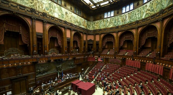 Quirinale, fumata nera anche al secondo scrutinio, 527 schede bianche