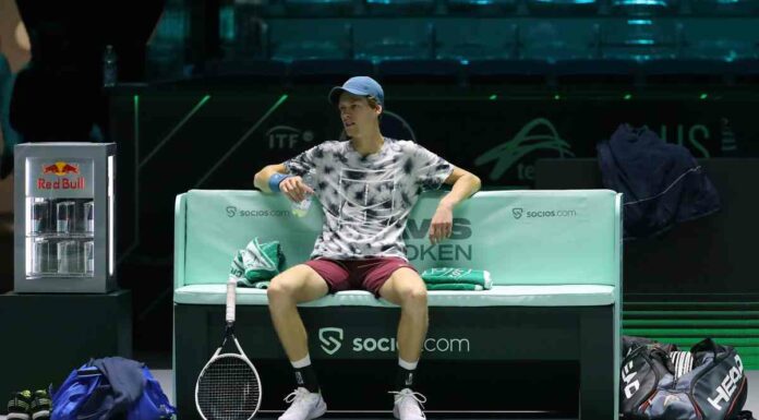 Sinner sbatte contro Tsitsipas e saluta gli Australian Open