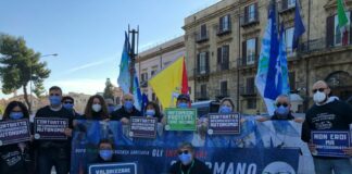 Infermieri in sciopero protestano a Palermo: “Gli applausi non bastano”