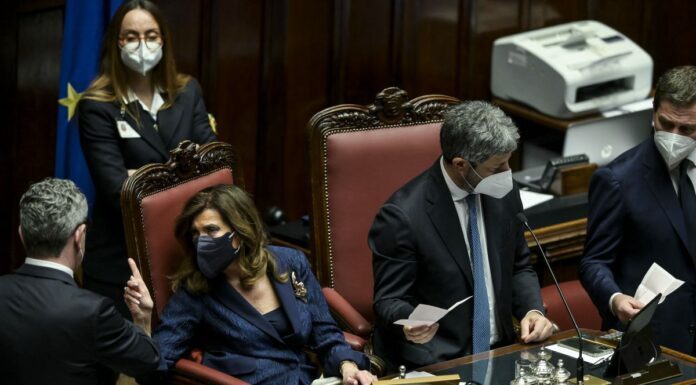 Quirinale, fumata nera alla quinta votazione, Casellati a quota 382