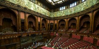 Quirinale, fumata nera al secondo scrutinio, 527 schede bianche