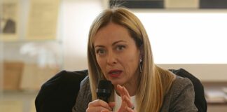 Meloni “Il centrodestra va rifondato da capo, lavoro a questo”