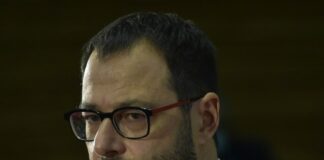 Patuanelli “Nessuna preclusione su Draghi al Colle, ma no crisi al buio”