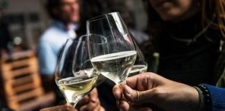 Come organizzare una serata tra amici come organizzare una serata tra amici