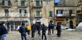 Omicidio a Raffadali, 24enne ucciso in piazza. Il padre ha confessato