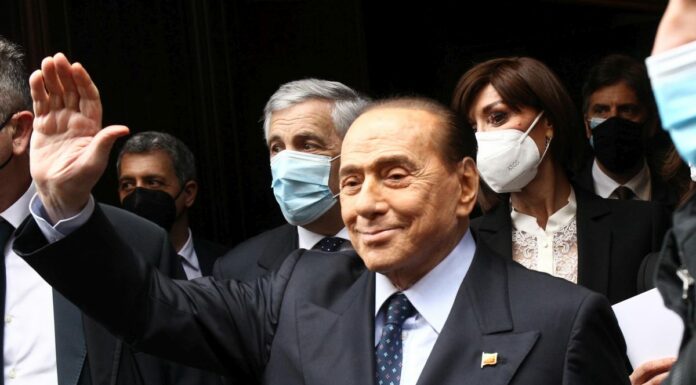 Berlusconi “Forza Italia continuerà a essere il perno del centrodestra”