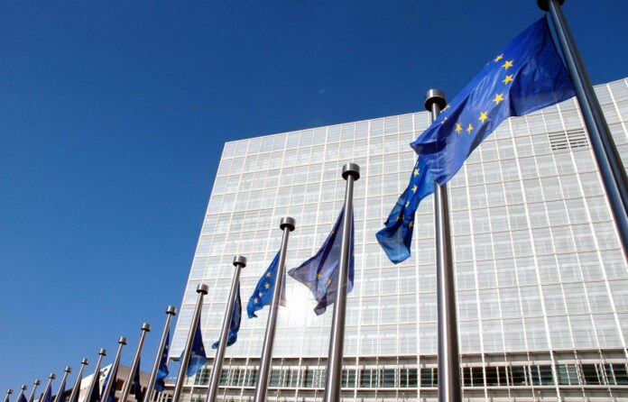 BERLAYMONT SEDE COMMISSIONE EUROPEA BANDIERE BANDIERA UNIONE EUROPEA UE