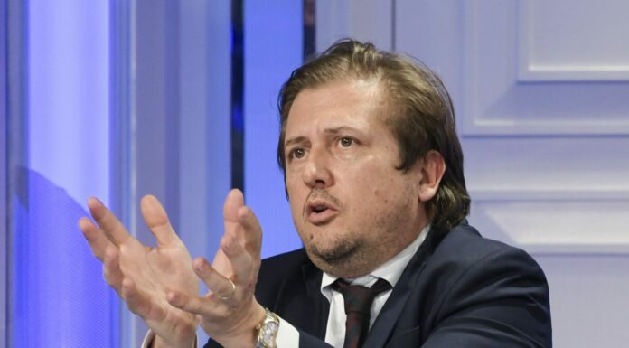 Covid, Sileri “Con i vaccini e calo dei numeri green pass scomparirà”