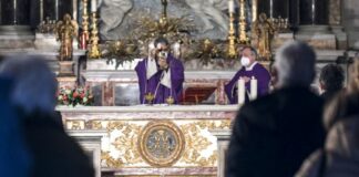 Monica Vitti, l’addio a Roma tra fiori gialli e lunghi applausi