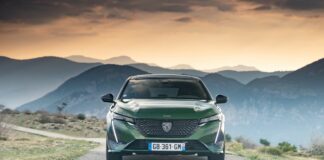 I segreti high-tech del nuovo logo di Peugeot 308