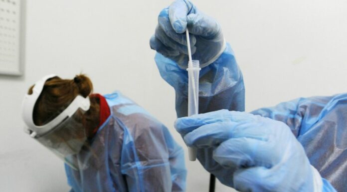 Covid, i Nas chiudono 21 punti prelievo per i tamponi rapidi