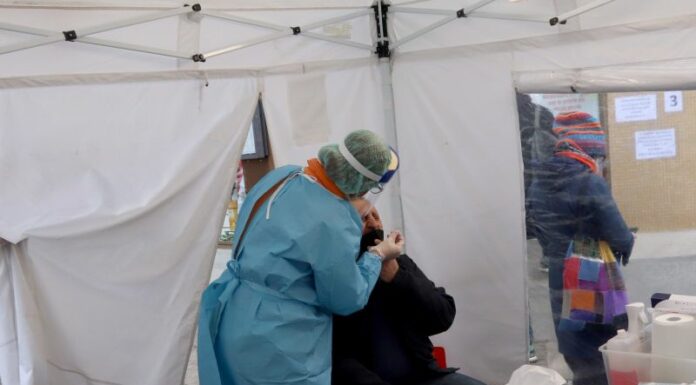 Covid, in calo Rt e incidenza