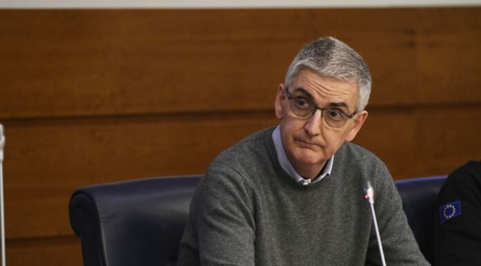 Covid, Brusaferro “La curva continua a decrescere”